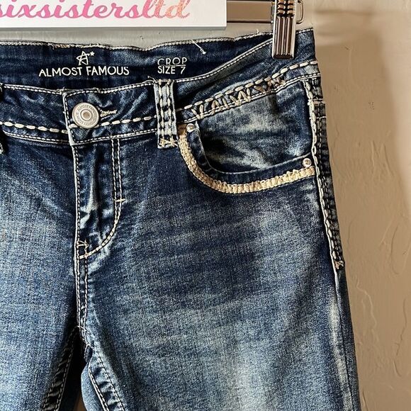 ALMOST Famous low rise cropped jeans embellished flap back pockets Size 7 - Picture 4 of 13